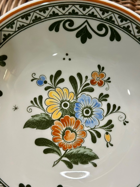 Villeroy & Boch Discontinued Alt Amsterdam 4 Dinner Plates and 2 Small Bowls Set - Picture 10 of 11